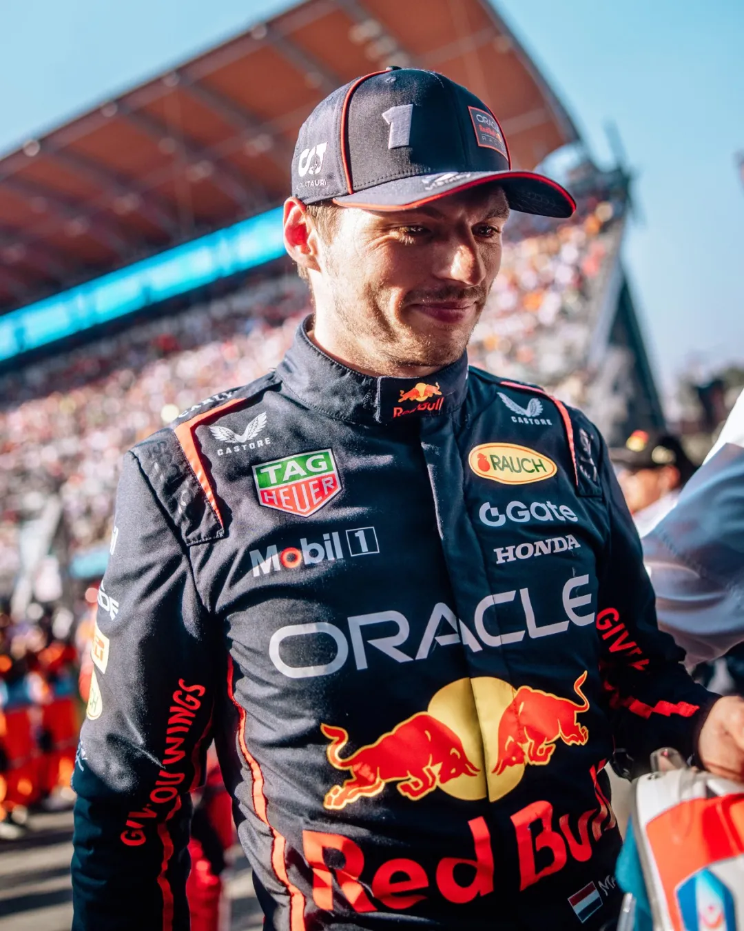 哈斯车队险胜威廉姆斯，汉密尔顿惊艳四座