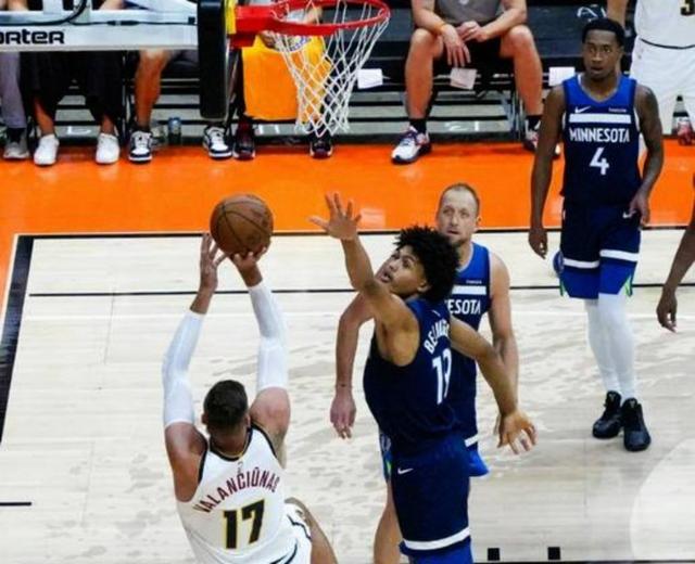 湖人力克骑士，戈贝尔扛起全队